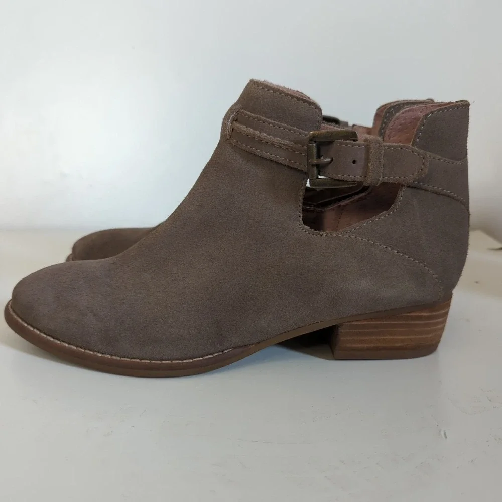 Anthropologie Seychelles   Women's Suede Western‎ Ankle Booties 7 Buckle Strap